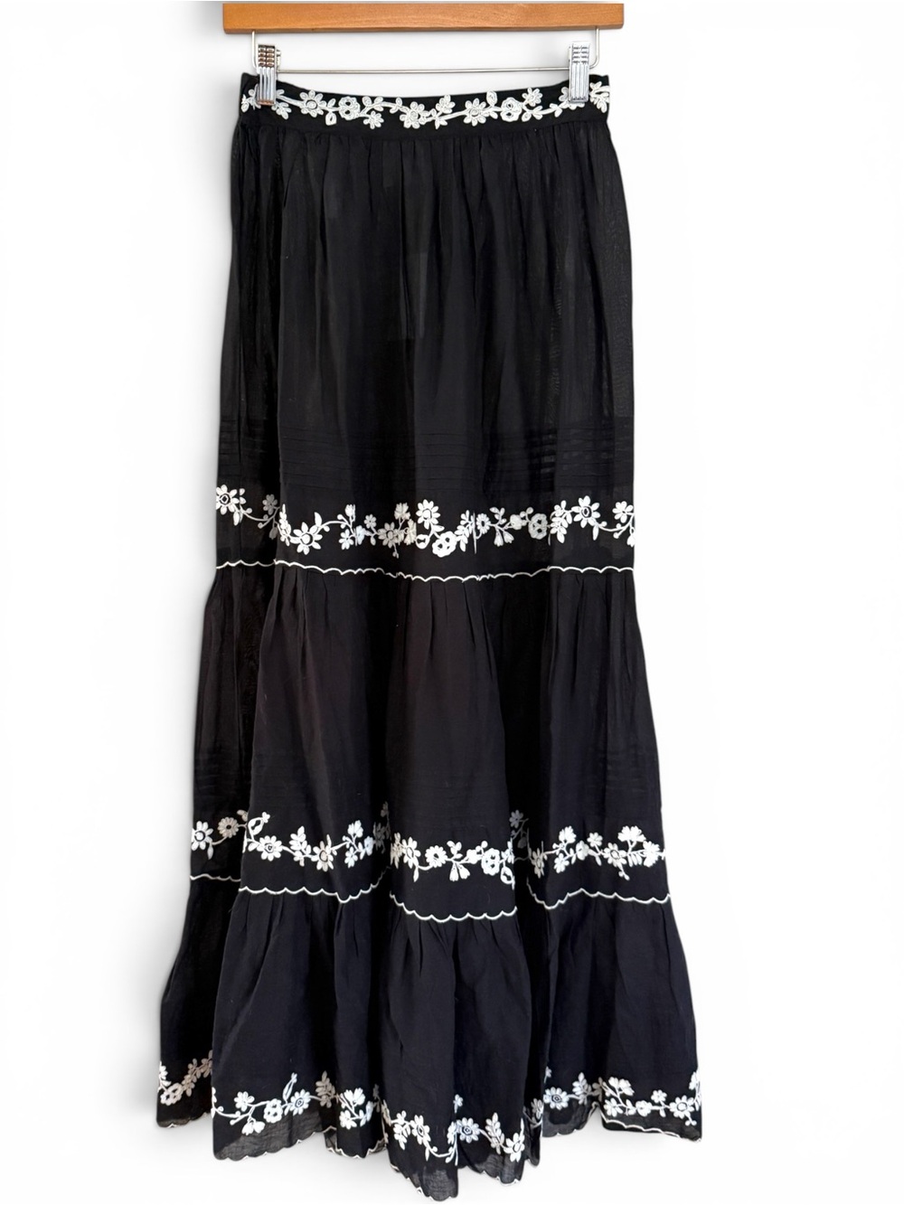 FARM Rio black tiered embroidered ruffle maxi skirt small NWT - Picture 2 of 9